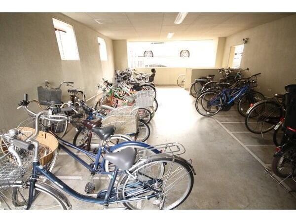 物件内観写真15　(駐輪場)