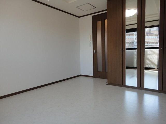 物件内観写真4　(使いやすい居間です)