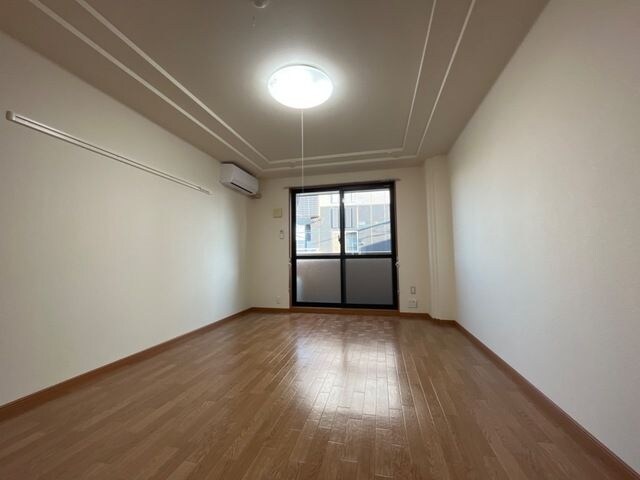 物件内観写真3　(ゆったり過ごせるリビングです)