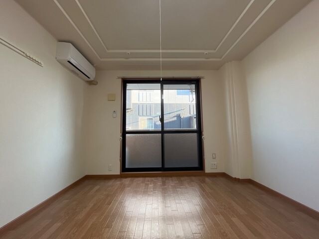 物件内観写真4　(おしゃれなリビングです)