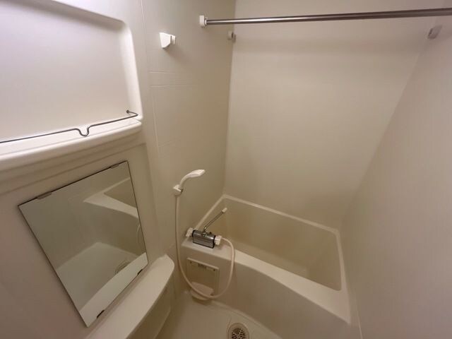 物件内観写真11　(日々の疲れを癒すお風呂付です)