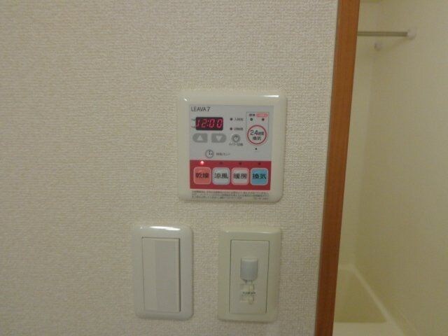 物件内観写真21　(浴室乾燥機スイッチです)