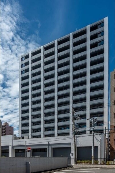 物件外観写真1　(落ち着いた雰囲気の外観です)