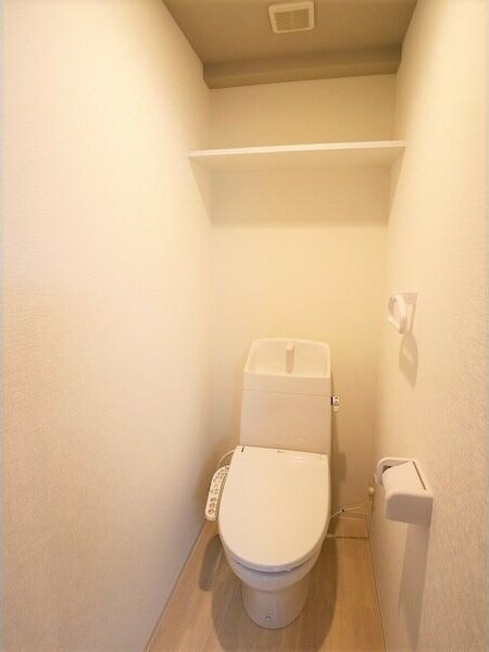 物件内観写真10　(コンパクトで使いやすいトイレです)