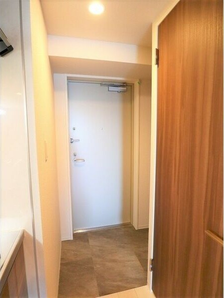 物件内観写真14　(収納もある玄関です)