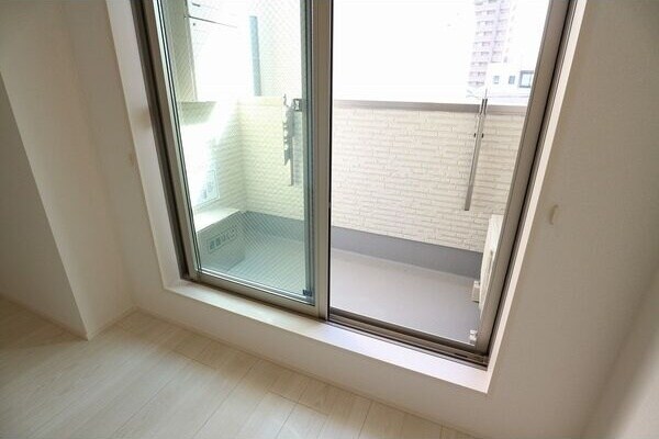 物件内観写真11　(落ち着いた時間を過ごせるバルコニーです)