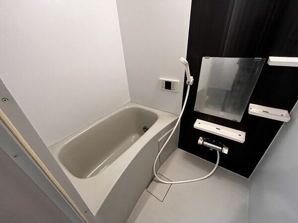 物件内観写真4　(お風呂です)