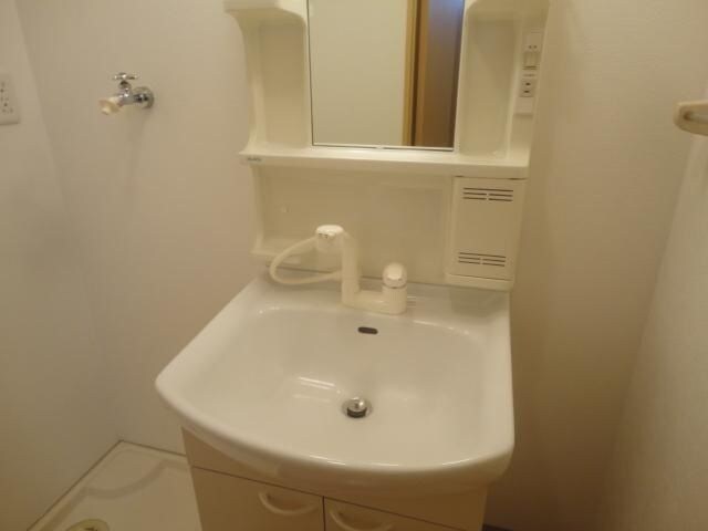 物件内観写真8　(スペースが確保できる洗面所です)