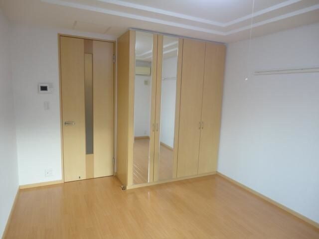 物件内観写真11　(カメラ付インターホン付いてます)