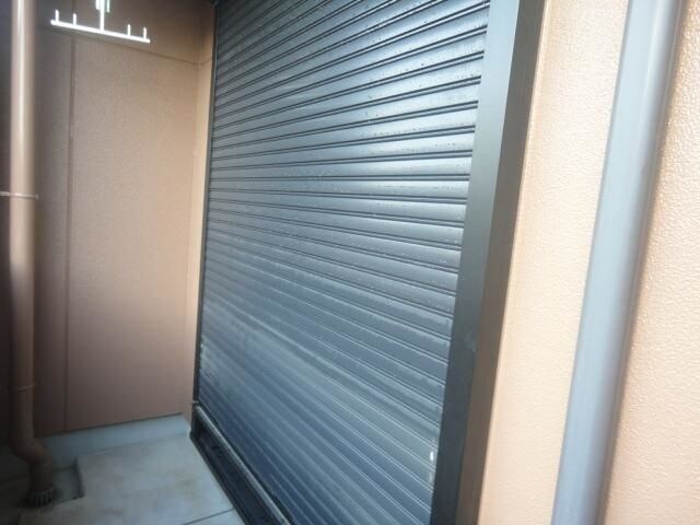 物件内観写真21　(窓シャッターです)