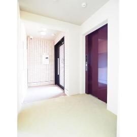 物件外観写真2　(落ち着いたロビーです)