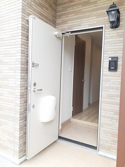 物件内観写真11　(落ち着いた玄関です)