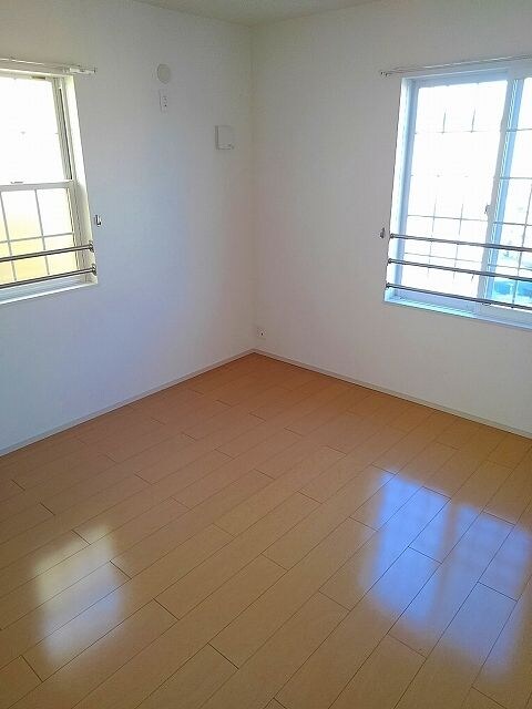 物件内観写真9　(きれいな洋室です)