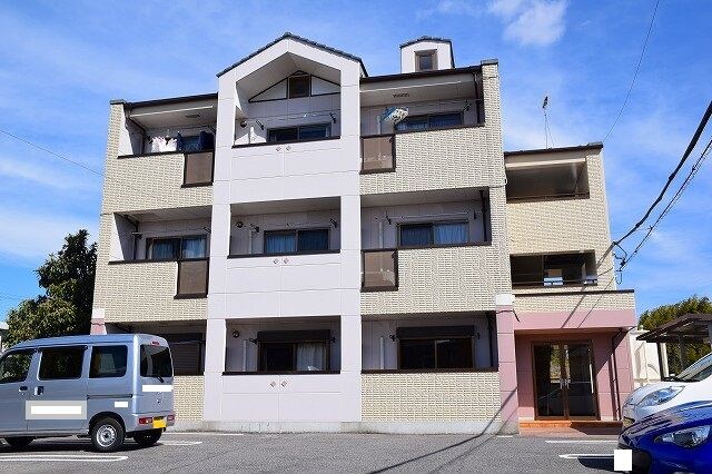 物件外観写真1　(外観もきれいです)