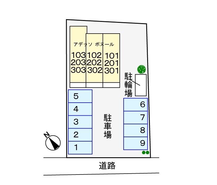 物件外観写真2　(駐車場があるので、車を買う予定の方も安心です)