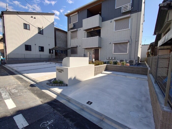 物件外観写真3　(駐車場です)