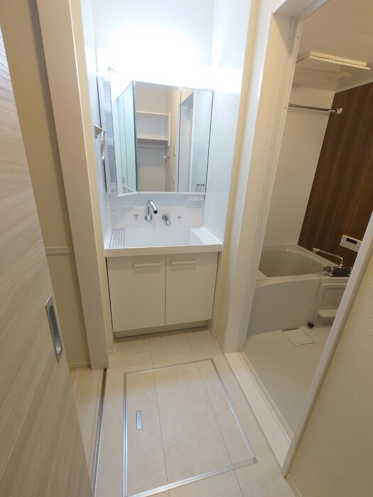 物件内観写真7　(スペースが確保できる洗面所です)