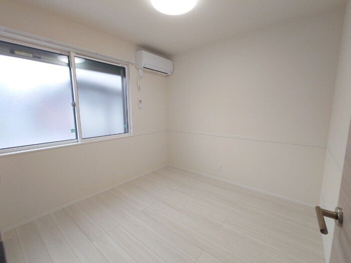 物件内観写真10　(コンパクトで使いやすい洋室です)