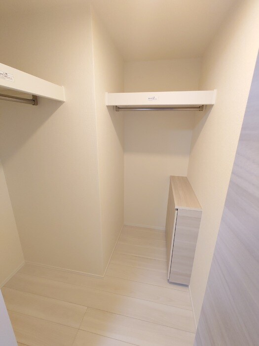 物件内観写真11　(収納豊富です)
