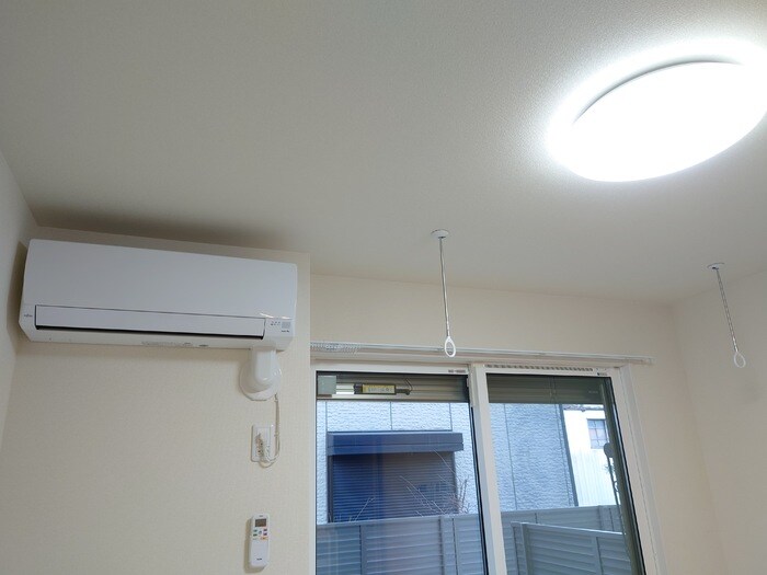 物件内観写真13　(開放的な寝室です)