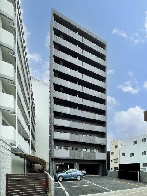 物件外観写真1　(外観は落ち着いています)