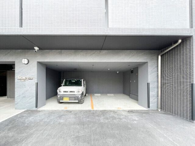 物件外観写真3　(駐車場があります)