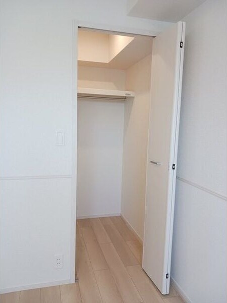 物件内観写真9　(収納スペース豊富です)
