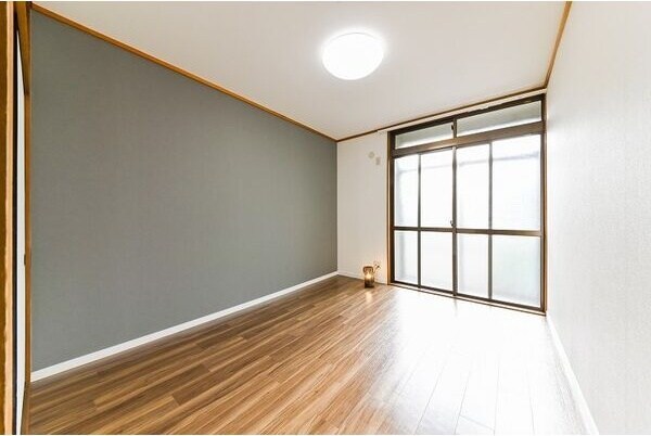 物件内観写真9　(個人の部屋や寝室として使える洋室です)