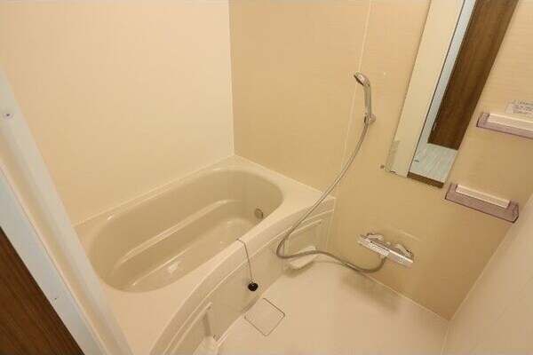 物件内観写真6　(きれいなお風呂です)