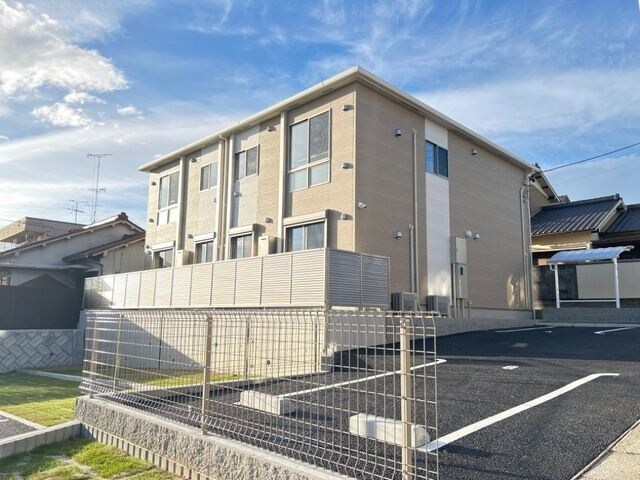 物件外観写真1　(建物外観を気になさる方へ、見た目の良い物件です)