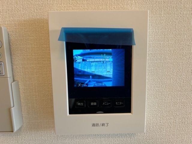 物件内観写真7　(カメラ付インターホンです)