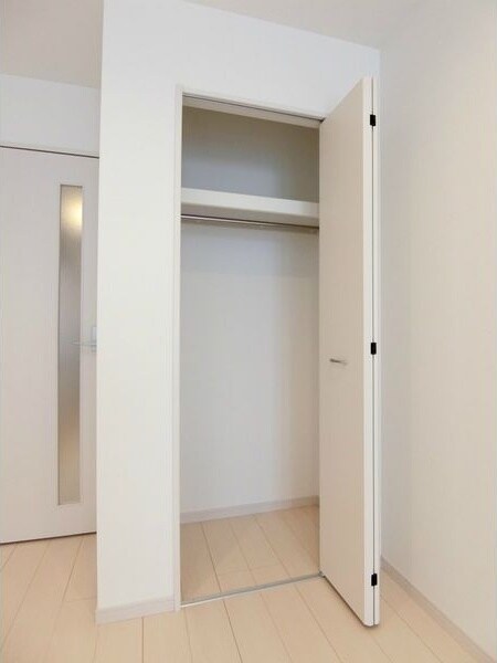 物件内観写真9　(収納豊富です)
