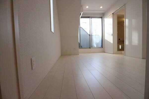 物件内観写真3　(おしゃれな居間です)