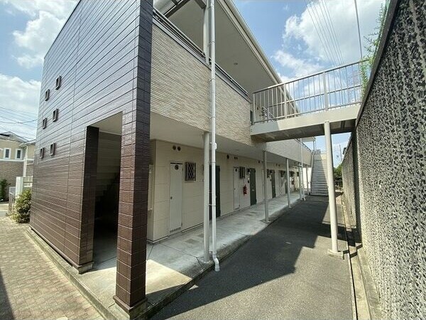 物件外観写真2　(きれいな外観です)