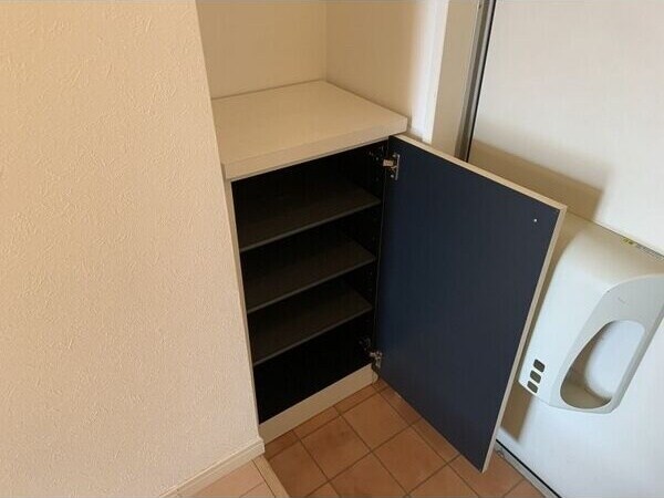 物件内観写真14　(収納もある玄関です)