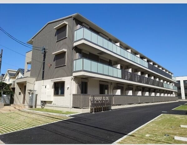 物件外観写真1　(きれいな外観です)