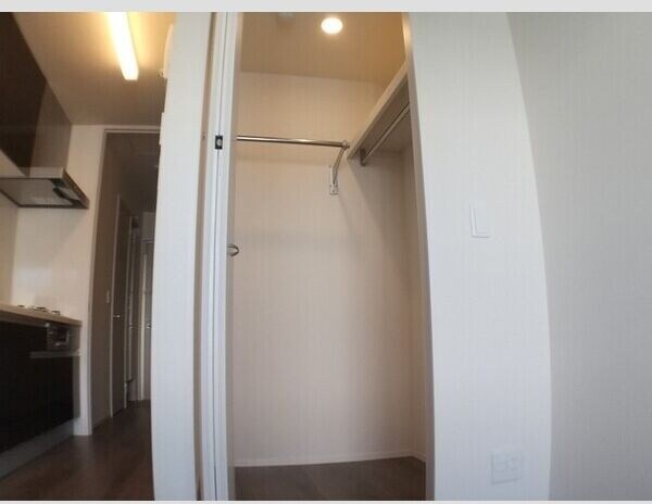 物件内観写真9　(小物を収納するのに便利です)