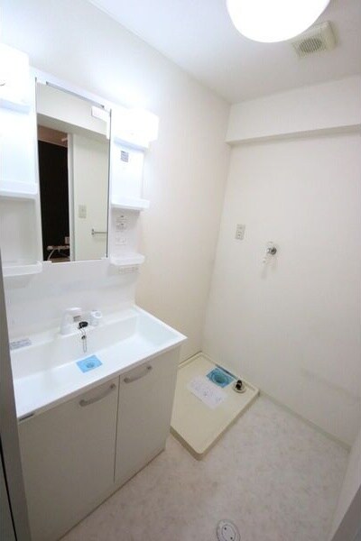 物件内観写真6　(コンパクトで使いやすい洗面所)