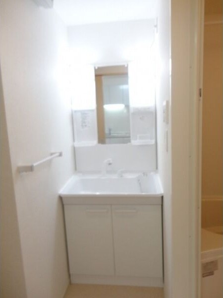 物件内観写真5　(スペースが確保できる洗面所です)