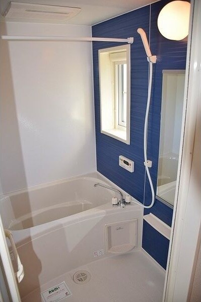 物件内観写真4　(コンパクトで使いやすいお風呂です)