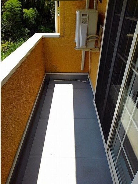 物件内観写真9　(広々としたバルコニーです)