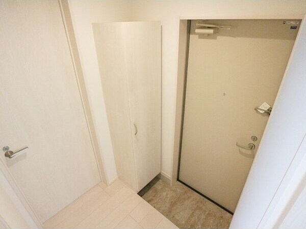 物件内観写真13　(シンプルで使いやすい玄関です)