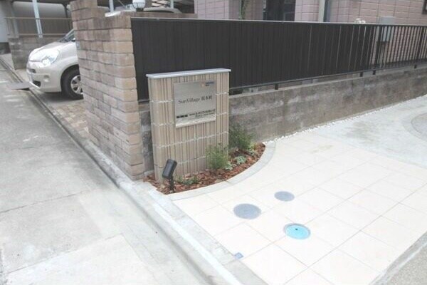 物件外観写真2　(建物の内部です)