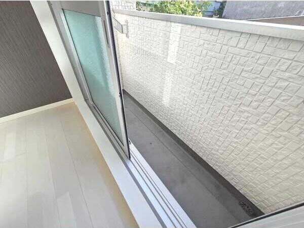 物件内観写真11　(陽当たり良好なバルコニーです)