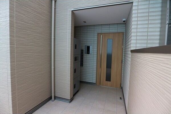 物件外観写真2　(建物の内部です)