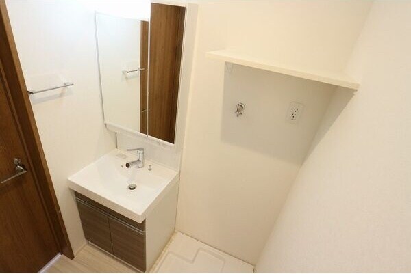 物件内観写真8　(スペースが確保できる洗面所です)