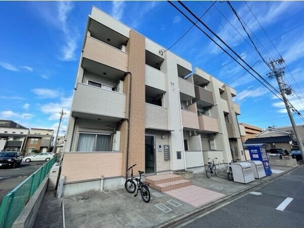 物件外観写真1　(きれいな外観です)