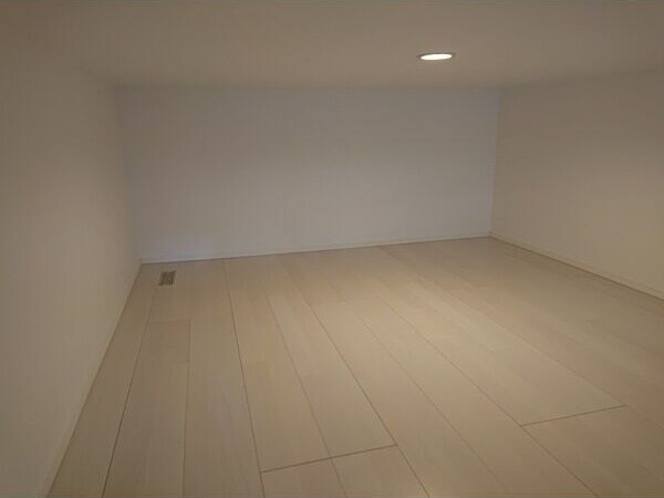 物件内観写真8　(使い勝手のいい洋室です)