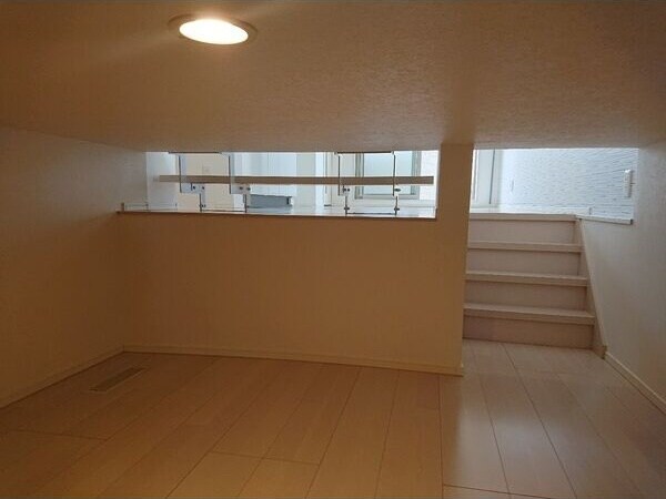 物件内観写真9　(収納豊富です)