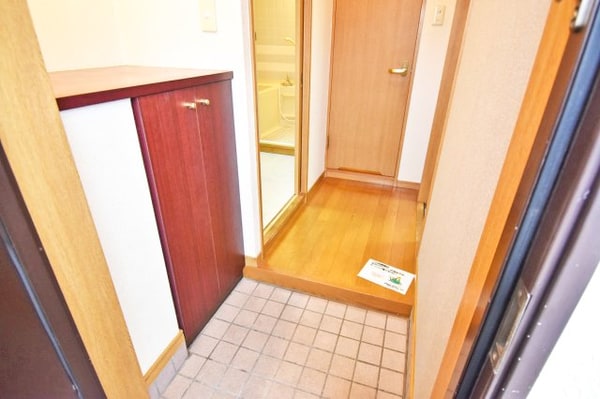玄関(※同タイプのお部屋の写真です。)